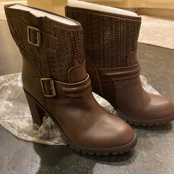 Lug Sole Chunky Heel Buckle Detail Engineer Boots - Picture 12 of 14